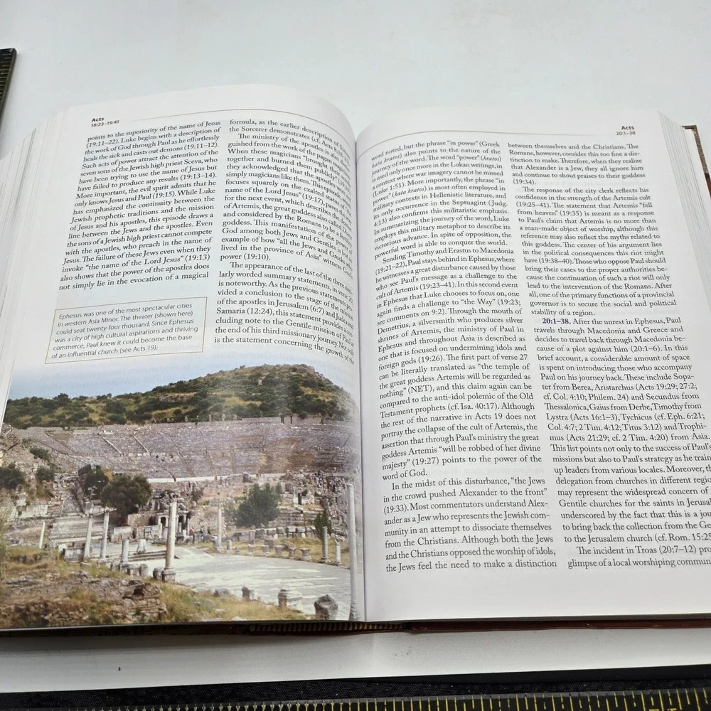 THE BAKER ILLUSTRATED BIBLE COMMENTARY By Gary‎ M. Burge & Andrew E. Hill VG